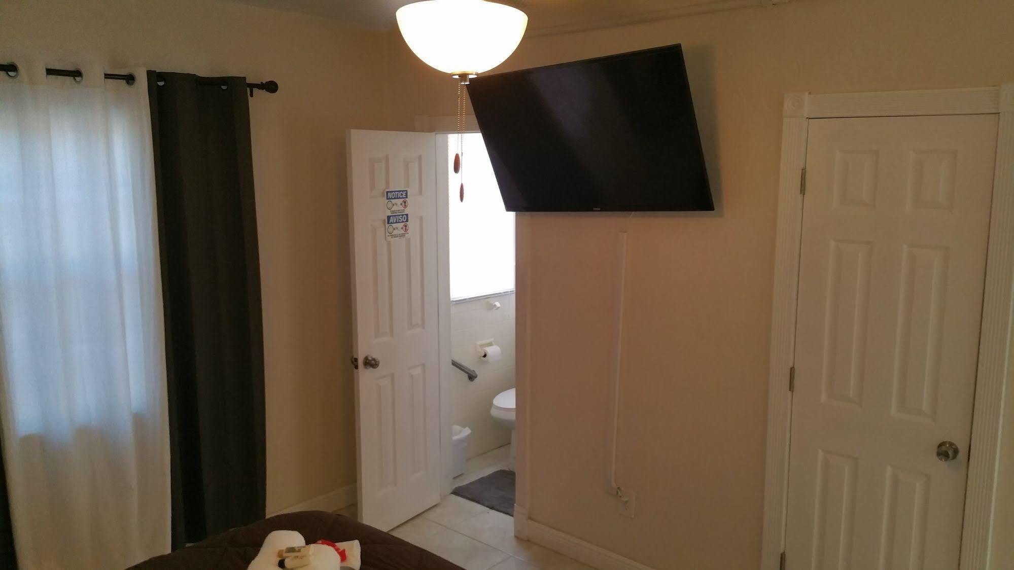 Stay Inn Dania Beach Bagian luar foto